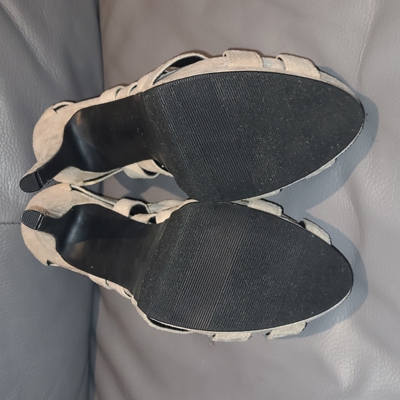 JustFab | 6" faux suade heel | Size 9 - Picture 4 of 6